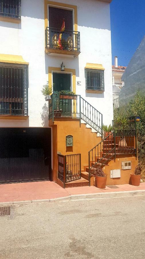 Excelente Habitacion En Bonita Y Tranquila Casa En Benalmadena Pueblo Lejlighed Eksteriør billede